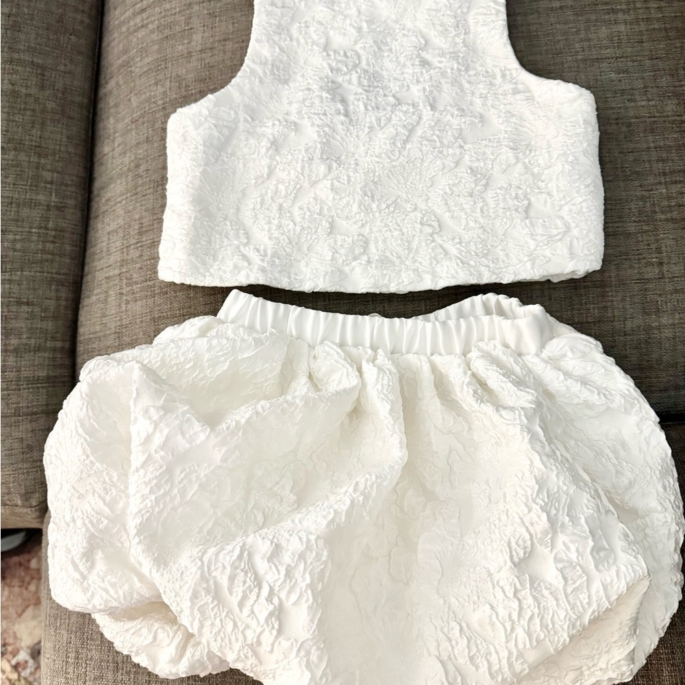 H&M White Textured Jacquard 2 Pièce Set Tank & Bubble Skirt Size 3T - Picture 2 of 10